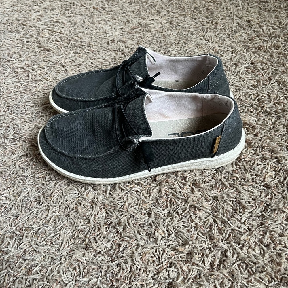 HEYDUDE WENDY CHAMBRAY CASUAL SHOES